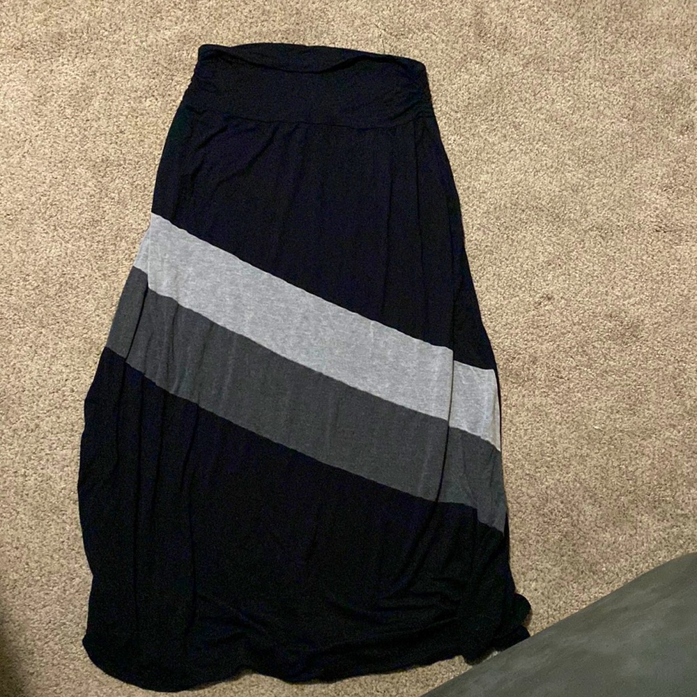 Maxi skirt. Black with gray stripes. Size XXL.